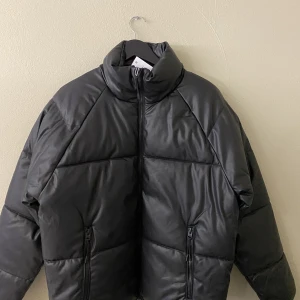 Bershka jacka  - Bershka jacka  - helt nya - finns Storlek S-L  - pris 150kr + frakt 