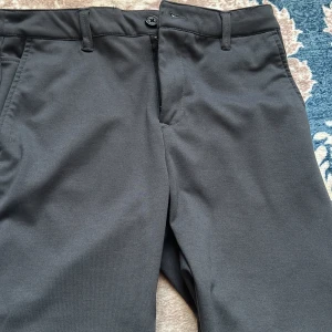 Smog - Säljer helt nya byxor och den passar bra för 14-15 åringar vi börjar med priset 300