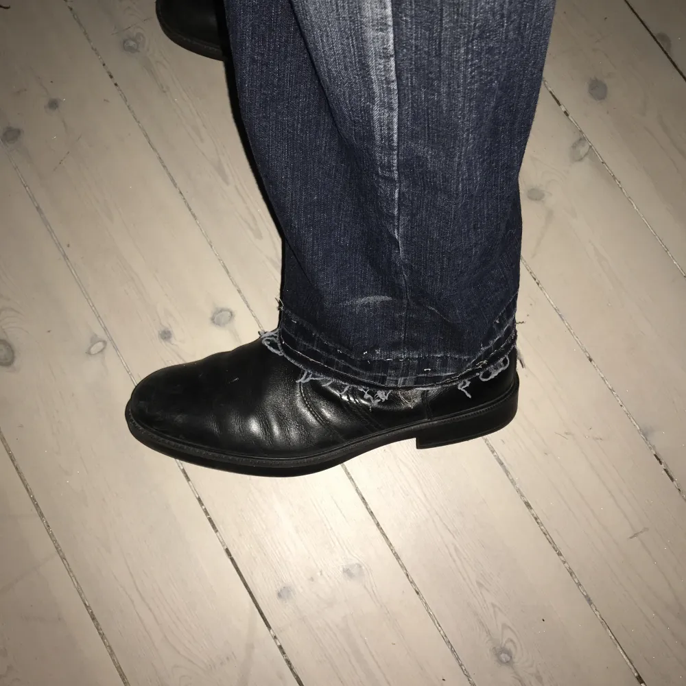 Mörkbruna boots i toppkvalitet. Biker/cowboy-vibe. Med dragkedja. . Skor.