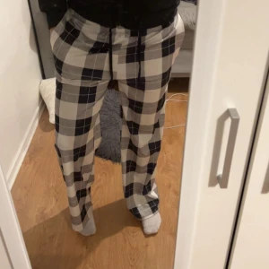 Pyjamasbyxor  - Supersköna oversized pyjamasbyxor i strl S! Köpta på plick för ett litet tag sen