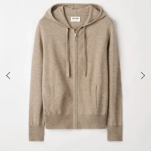 Soft Goat huvtröja - Intressekoll på min huvtröja från soft goat i färgen toast. Nyskick, inga defekter. Säljer inte för under 1500kr. Nypris 2300kr. Kan skicka egna bilder 