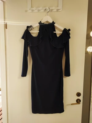 Klänning M - Oanvänt skick festklänning