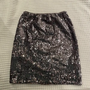 Glitter kjol - Super snygg glitterkjol från Gina i storlek XS perfekt för nyår.