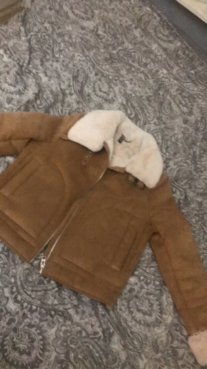 H&m jacka - Jätte varm o snygg jacka.