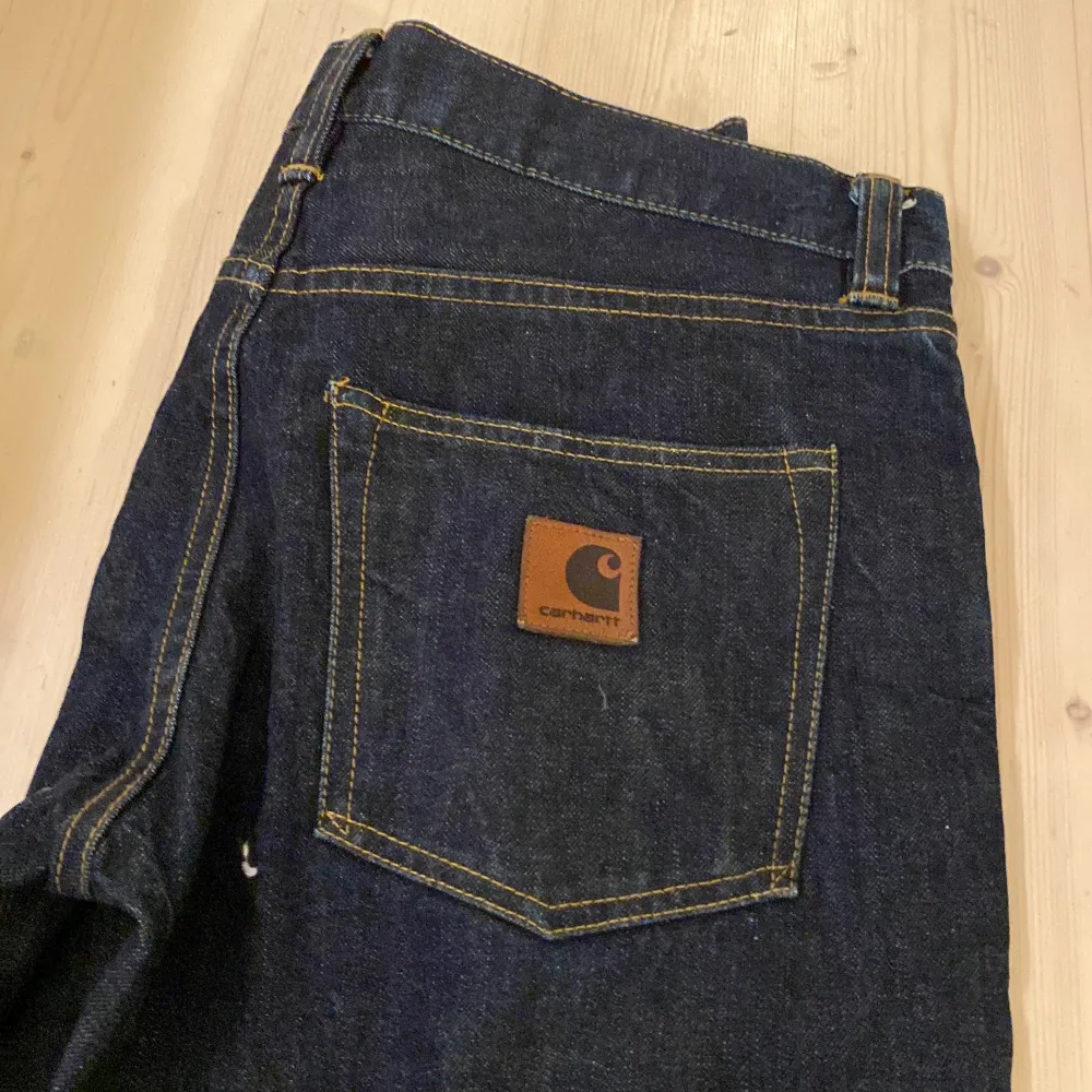 Snygga carhart jeans . Jeans & Byxor.
