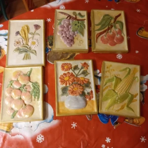 Gipstavlor 6 stycken med olika motiv  - Fina Gipstavlor 6 stycken med olika motiv .15 cm stora.Nya .hämtas i Skene alt skickas o köpare betalar frakten o Swishbetalning tillämpas alt kontant betalning .frakt inräknat i priset .