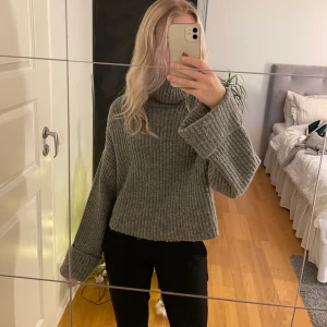 Stickad tröja - Stickad tröja som inte kommer till användning lägre då jag har liknande💕frakt tillkommer