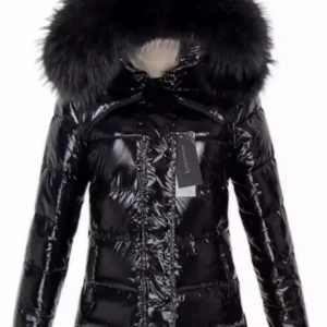 Gloss jacket  - Gloss jacket som används fåtal gånger i storlek M passar en större L , köpt för 3300 säljer den för 3000 pris går att diskutera vid snabb affär 