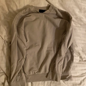 Hoodie - Säljer en Hoodie från Lager 157, säljer då den är för liten, inga skador  - Storlek: M