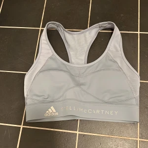 Adidas X StellaMcCartney Sport BH - Sport Bh som är använd ca 2 gånger
