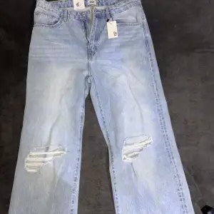 Helt nya jeans som är ifrån 157 och är i storleken XL ❤️