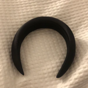 Diadem - Ett helt nytt diadem från lyko som inte är som jag ville ha det så det är aldrig använt! 