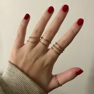 Guld ringar! - Säljer mina fina guldringar! 15kr + frakt för alla ringar. Inte äkta💖💖