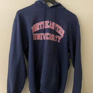 Vintage hoodie champion  - Vintage hoodie  - storlek M  - bra skick. - pris 199kr+ frakt 🚚  