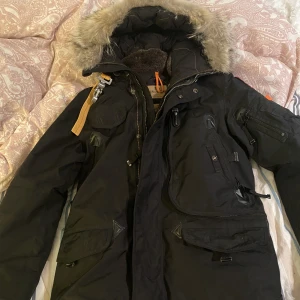 parajumper jacka - Storlek xs/S aldrig använd 