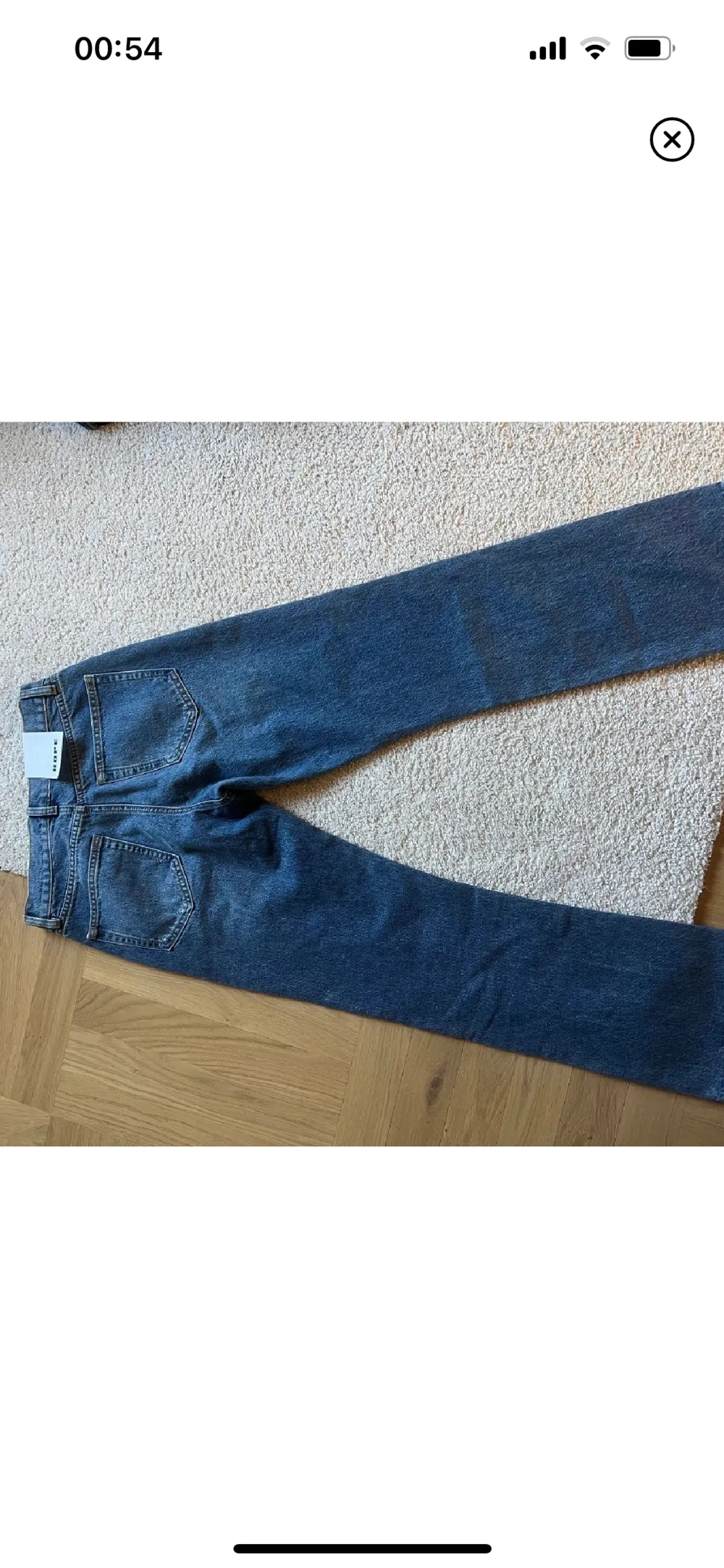 Säljer mina helt oanvända blåa hope jeans i storlek 27 för att de är försmå. Som sagt helt oanvända och nypris är 1400kr. Jeans & Byxor.