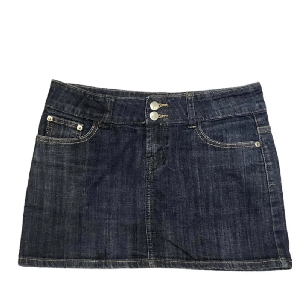 Jeans kjol som är super fin Inga defekter då den ej knappast används . Kjolar.