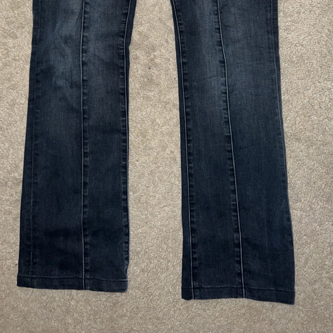 Ett par svarta jeans - 90