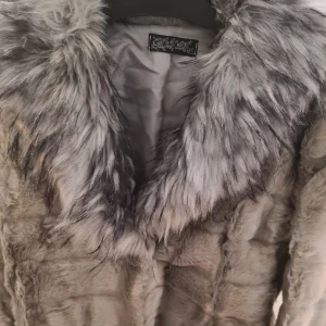 Pälsjacka - Knappt använd, storlek M 