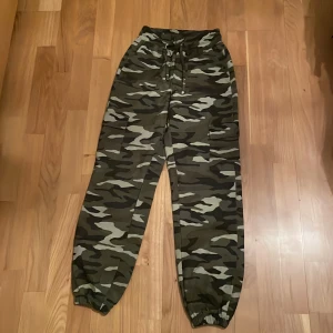 Militärbyxor från Ginatricot  - Jättefina byxor från Ginatricot 