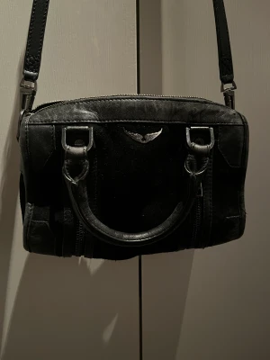 Zadig voltair väska - Jätte fin Zadig voltair väska som är i bra skick🥰 väldigt trendig just nu då passa på att köpa den!
