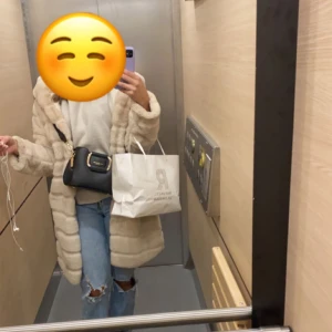Garoff  - Säljer denna fina kappa i fint skick. Kappan är i storlek S. Köpt för 899kr förra året 