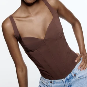 Zara brun korsett - Säljer denna korsetten då den var för liten för mig, kan även tänka mig att byta till en storlek M om någon skulle ha det:)