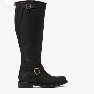 Nya johnny bulls  - Använda 3 gr men ligger hemma och skräpar, storlek 36.  Säljer dem för 1200kr