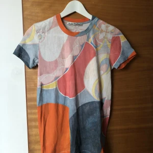 Acne - Hilma af Klint T-shirt -  Acne - Hilma af Klint samarbete från 2014. Sällsynt