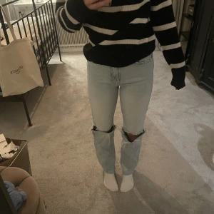 Gina jeans  - Säljer dessa jeans från Gina tricot, då dom har blivit för små för mig. Byxorna är i bra skick och det är storlek 34 😊