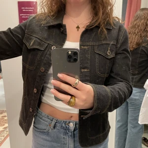 Jeans jacka  - Aldrig använt. Köpt secondhand. Vintage vibe 💓