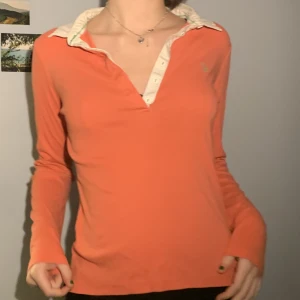 Pikétröja från Gant  - Super cool vintage Gant tröja. Säljer för att den tyvärr inte kommer till användning. Den är i bra skick, köpt secondhand men annars knappt använd. Pris kan diskuteras!💓💖