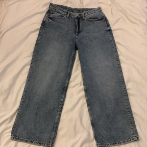 Momjeans - Säljer då de inte passar längre, aldrig använda, orginalpris 400kr