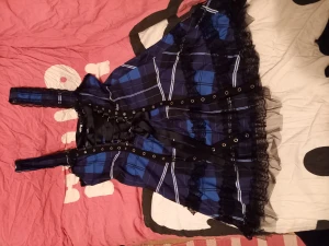 Klänningar  - Fina klänningar sällan använda fint skick katt finns I hemmet 