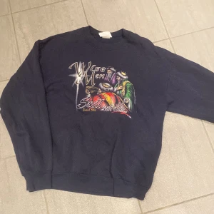 Vintage Lee Sweatshirt - En vintage Lee tröja som har legat i garderoben då den är för liten för mig. Knappt använd och 9/10 skick 