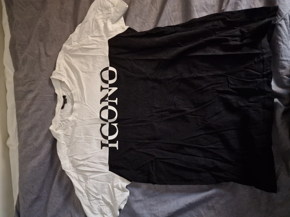 Icono svart och vit t-shirt
