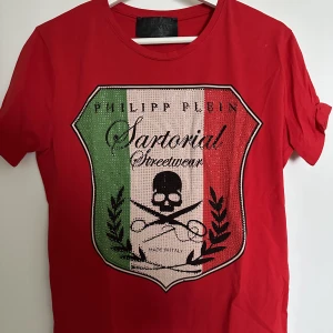 Philipp plein t shirt - Vet ej om äkta eller inte men väldigt fin och oanvänd strl M