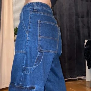 Cargo jeans - köpa från zalando, passar perfekt på mig som är 168, lite stora i midjan men skärp funkar 