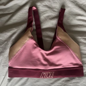 Nike sport BH - Helt ny sport BH från Nike i storlek S/M.