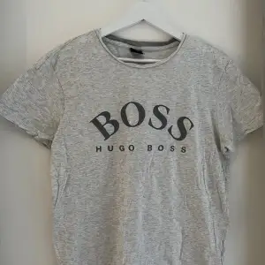 Säljer en t-shirt från hugo boss i storlek s💛 