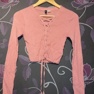 Tröja  - Har använda bara en gång ❤️ har köpt den för 199kr jag säljer för 99kr