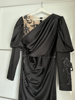 Bal klänning - Bal klänning i svart satin