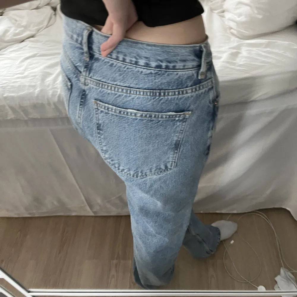Low waist jeans i blått från Gina , precis samma modell som de gråa jag har lagt upp. Jeans & Byxor.