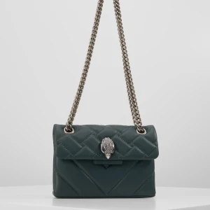 kurt geiger väska  - säljer min ganska nya kurt geiger då den knappt kommer till användning längre. Använt den fårtal gånger!!💕💕