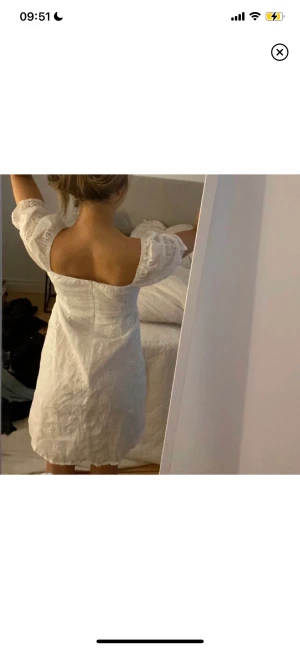 Studentklänning - Helt ny studentklänning, säljer pga jag har hittat en annan! Spårbar frakt 60kr🥰💕 (förra säljarens bilder och hon är 163cm men passar även betydligt längre!)💕