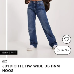 Jeans - Säljer dessa populära JDY jeans i storlek S/32, helt oanvända med prislapp kvar då jag inte han lämna tillbaka dom Säljer dom för 420kr nypris är 529kr ( pris går och diskutera)