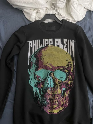 Philipp plein  - Använd väldigt få tal gånger. Storlek M. Skick 9/10 inga skador. Bevis på att den äkta kan skickas. 
