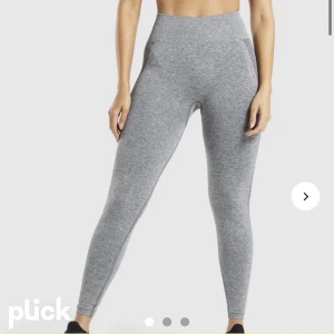 Träningstights - Träningstights från gymshark i storlek small, bra skick🦋 hör av er vid frågor eller intresse 💕 spårbar frakt på 49kr tillkommer