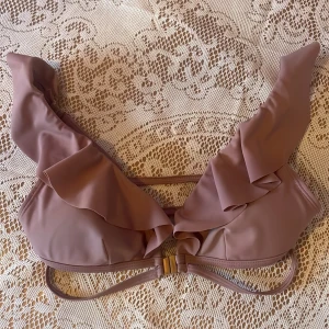 River island bikiniöverdel  - Fint skick utan defekter & uttagbara inlägg✨ färgen är lila💜