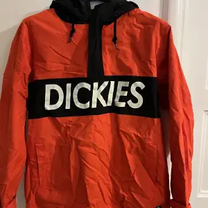 DICKIES jacka i storlek L. Kostade ca 1000kr ny men nu säljer jag för 250kr